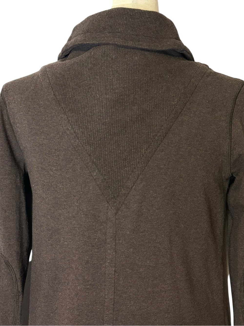 Lululemon Athletica Gratitude Wrap Heathered Fox Brown Drawstring Toggle Detail - Picture 9 of 10
